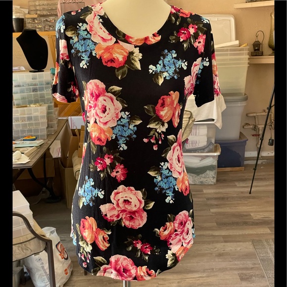 🌟SALE🌟Floral Top - Picture 6 of 7